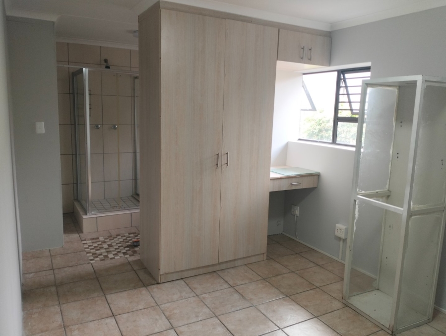 To Let 5 Bedroom Property for Rent in Island View Western Cape